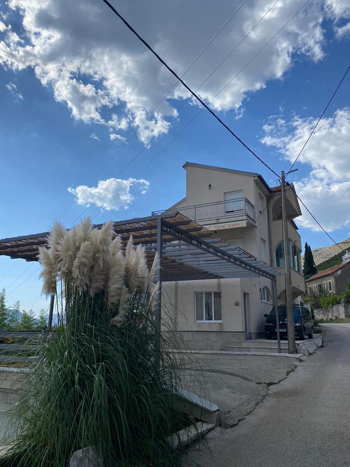 Sun City Apartments Trebinje Exteriör bild